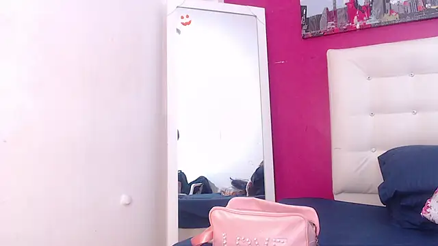 tinyy whore18 online show from November 18, 2025, 7:39 pm