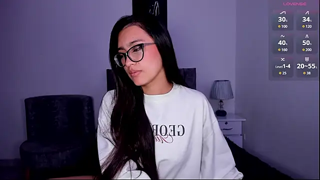 Snapshot of AgathaHowland_ chatting on October 15, 2025, 8:33 am AgathaHowland online show from October 15, 2025, 8:33 am