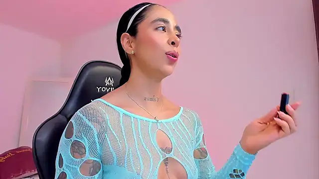 Snapshot of sophierooy22 chatting on April 4, 2026, 6:03 pm sophierooy22 online show from April 4, 2026, 6:03 pm