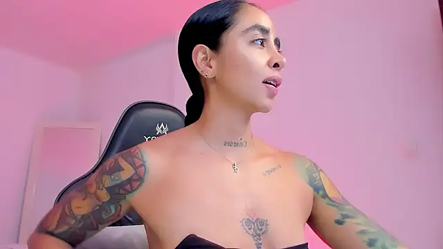 sophierooy22 online show from May 13, 2026, 10:50 pm