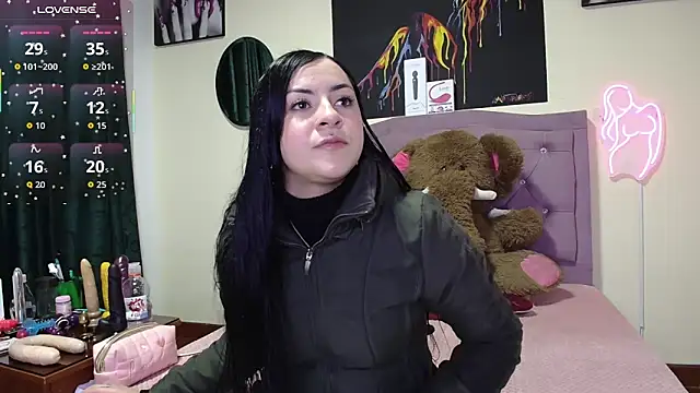 Snapshot of Emmie_Hot chatting on April 15, 2026, 11:49 am Emmie Hot online show from April 15, 2026, 11:49 am