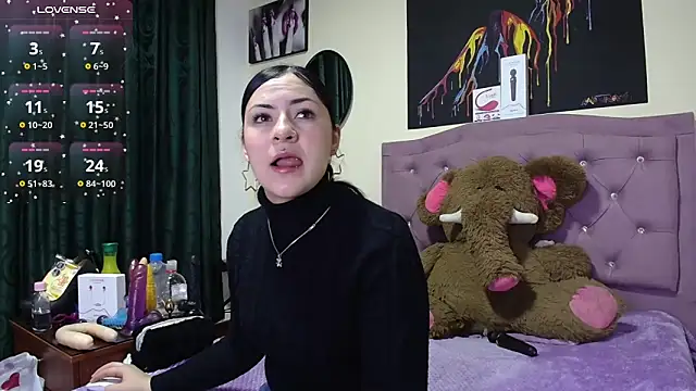 Emmie Hot online show from February 19, 2026, 12:02 pm