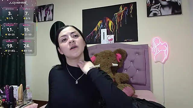 Snapshot of Emmie_Hot chatting on April 20, 2026, 10:51 am Emmie Hot online show from April 20, 2026, 10:51 am