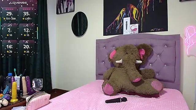 Snapshot of Emmie_Hot chatting on March 28, 2026, 12:06 pm Emmie Hot online show from March 28, 2026, 12:06 pm