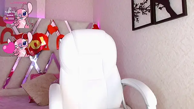 Sophia waalker  1 online show from February 25, 2025, 12:38 pm