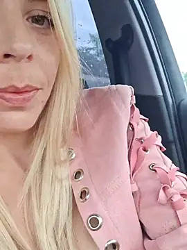 SweetyNinaOff1 online show from May 2, 2026, 3:17 pm