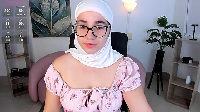 Snapshot of Ayha_khalaf chatting on October 23, 2025, 12:42 am Ayha khalaf online show from October 23, 2025, 12:42 am