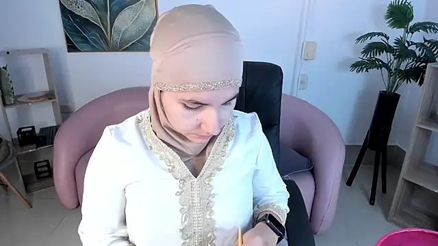 Snapshot of Ayha_khalaf chatting on October 24, 2025, 1:15 am Ayha khalaf online show from October 24, 2025, 1:15 am