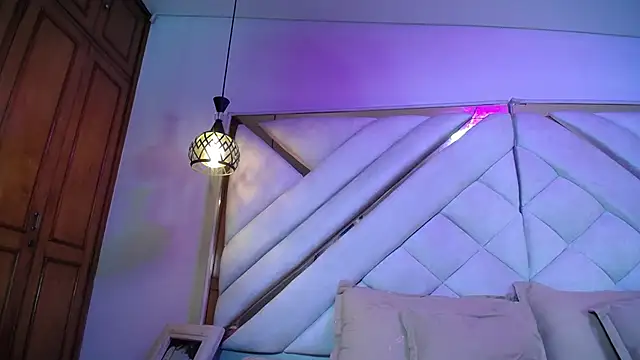 luxurycoupl online show from November 25, 2025, 3:18 am