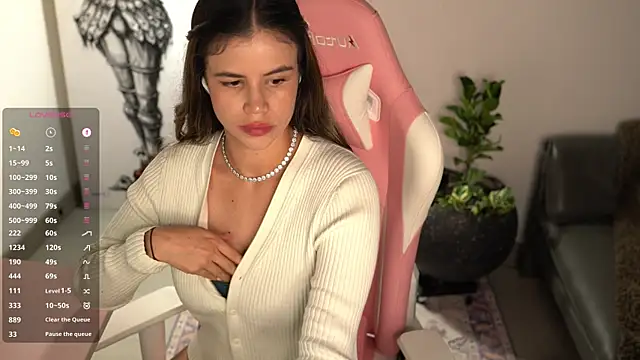 tatiana  cortes18 online show from April 13, 2026, 10:14 pm