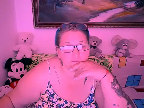 Marryllunax online show from October 4, 2025, 7:26 pm