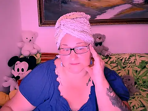 Marryllunax online show from October 11, 2025, 6:53 pm