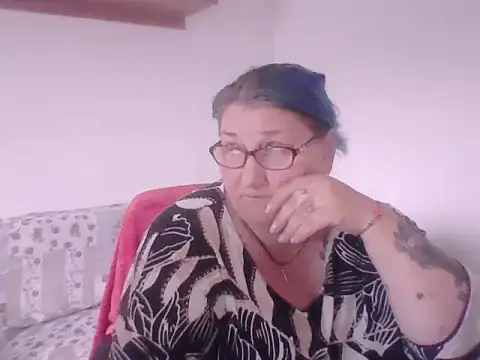 Marryllunax online show from September 30, 2025, 1:50 pm