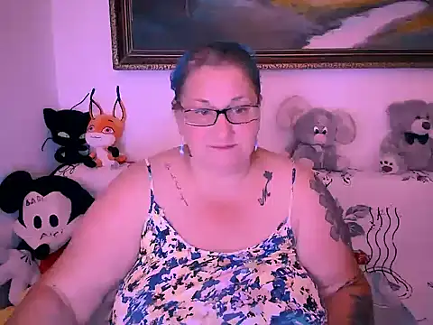 Marryllunax online show from September 12, 2025, 7:46 pm