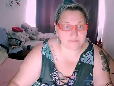 Snapshot of Marryllunax chatting on July 2, 2026, 9:26 am Marryllunax online show from July 2, 2026, 9:26 am