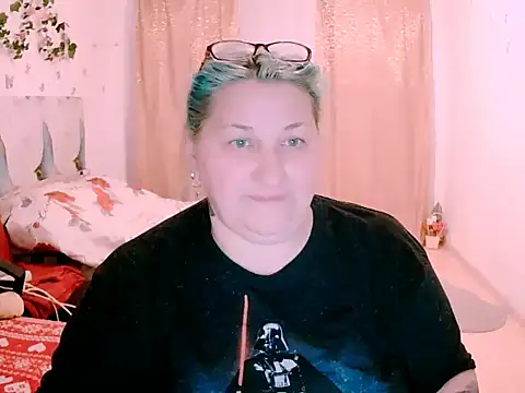 Snapshot of Marryllunax chatting on May 3, 2026, 5:16 pm Marryllunax online show from May 3, 2026, 5:16 pm