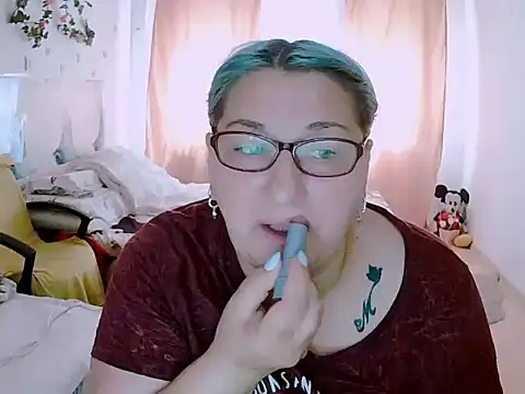 Snapshot of Marryllunax chatting on May 19, 2026, 8:32 am Marryllunax online show from May 19, 2026, 8:32 am