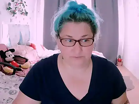 Snapshot of Marryllunax chatting on May 25, 2026, 8:24 am Marryllunax online show from May 25, 2026, 8:24 am