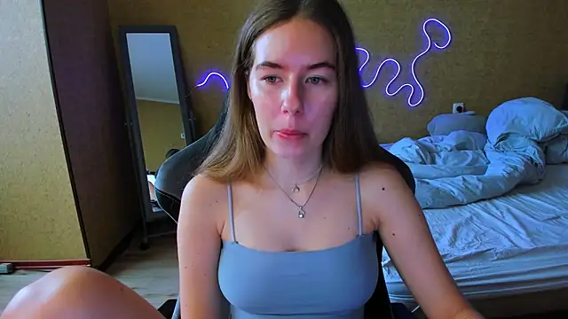 Snapshot of EmilyPaw chatting on March 3, 2026, 7:48 am EmilyPaw online show from March 3, 2026, 7:48 am