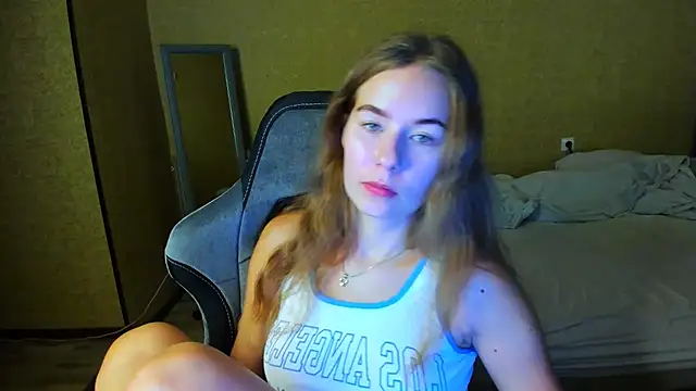 EmilyPaw online show from July 18, 2026, 6:27 pm
