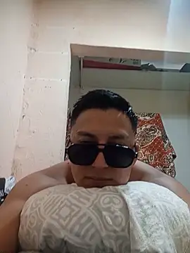 Snapshot of LuisMex1998 chatting on June 2, 2026, 8:31 pm LuisMex1998 online show from June 2, 2026, 8:31 pm