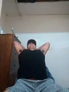 Snapshot of LuisMex1998 chatting on November 3, 2025, 1:33 am LuisMex1998 online show from November 3, 2025, 1:33 am