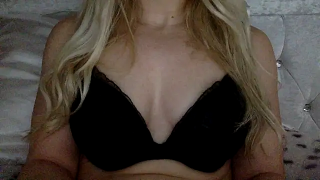 Blonde KylieXX online show from February 1, 2025, 10:59 am