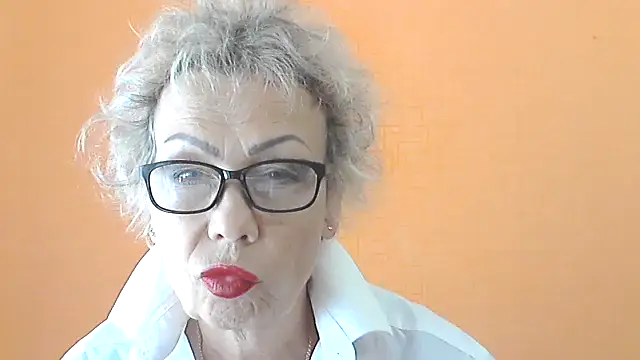 NessyJenixs online show from September 14, 2025, 6:36 am