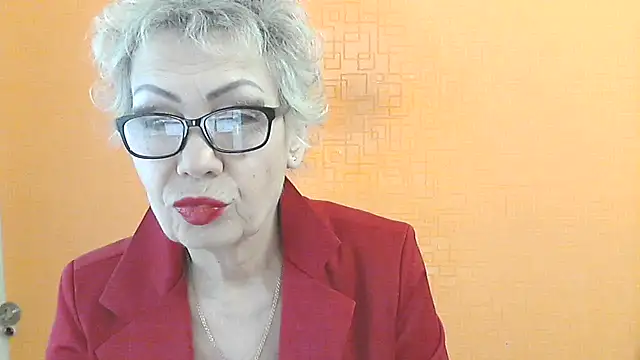 NessyJenixs online show from February 2, 2026, 8:02 am