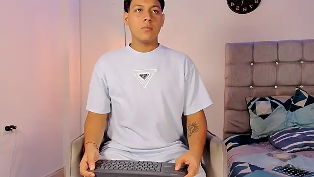 Tylerdrdn online show from November 9, 2025, 6:17 am