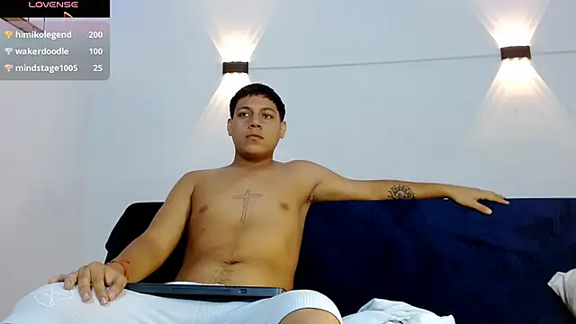 Tylerdrdn online show from November 3, 2025, 9:18 pm