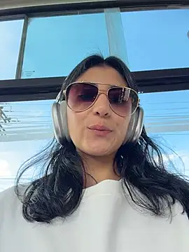 fiorella paris online show from February 21, 2026, 7:27 pm