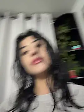 Snapshot of fiorella_paris chatting on November 23, 2025, 4:11 am fiorella paris online show from November 23, 2025, 4:11 am