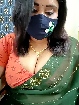 Snapshot of Queenflowerr chatting on April 18, 2026, 7:51 pm Queenflowerr online show from April 18, 2026, 7:51 pm
