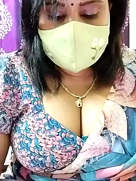 Queenflowerr online show from October 26, 2025, 7:03 pm