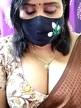 Queenflowerr online show from October 28, 2025, 5:45 pm