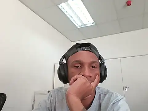 Snapshot of sydmanyoba chatting on September 19, 2025, 9:46 am sydmanyoba online show from September 19, 2025, 9:46 am