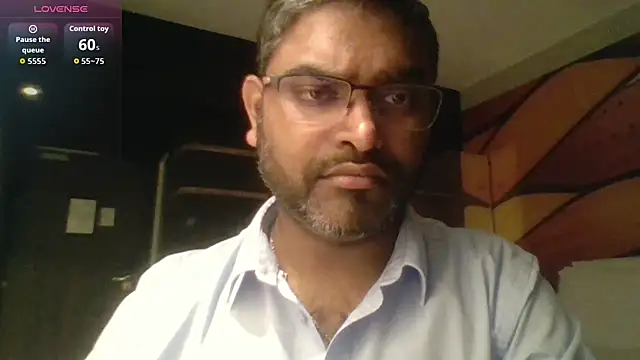 Snapshot of IndienTiger chatting on September 10, 2025, 7:24 pm IndienTiger online show from September 10, 2025, 7:24 pm