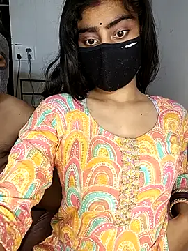 Snapshot of Love-N chatting on December 14, 2025, 6:02 pm Love-N online show from December 14, 2025, 6:02 pm