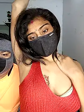 Snapshot of Love-N chatting on November 23, 2025, 7:24 pm Love-N online show from November 23, 2025, 7:24 pm