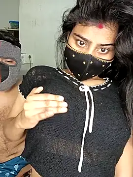 Snapshot of Love-N chatting on February 10, 2026, 12:42 am Love-N online show from February 10, 2026, 12:42 am