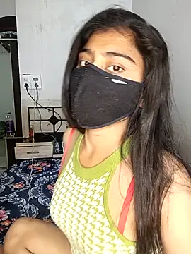 Snapshot of Love-N chatting on December 18, 2025, 10:46 pm Love-N online show from December 18, 2025, 10:46 pm