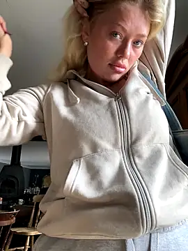 blissdimicco online show from September 12, 2025, 10:04 am