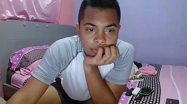 Snapshot of electrabrowns chatting on March 18, 2025, 12:40 am electrabrowns online show from March 18, 2025, 12:40 am