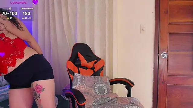 Snapshot of scarlet_hit chatting on September 19, 2025, 4:05 am scarlet hit online show from September 19, 2025, 4:05 am