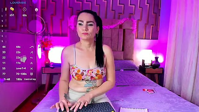 Snapshot of scarlet_hit chatting on March 23, 2025, 4:27 am scarlet hit online show from March 23, 2025, 4:27 am