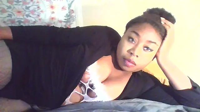 Snapshot of angeliquebelcali chatting on October 15, 2025, 6:27 pm angeliquebelcali online show from October 15, 2025, 6:27 pm