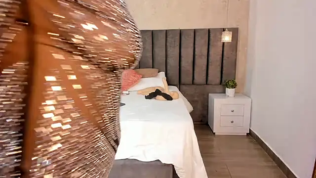 Mara Torres1 online show from February 9, 2025, 6:37 pm