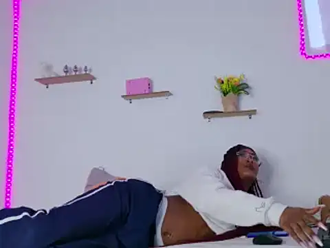 nahomy james25 online show from February 1, 2025, 2:56 pm