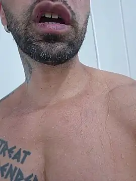 Snapshot of badbrown chatting on November 17, 2025, 1:31 am badbrown online show from November 17, 2025, 1:31 am